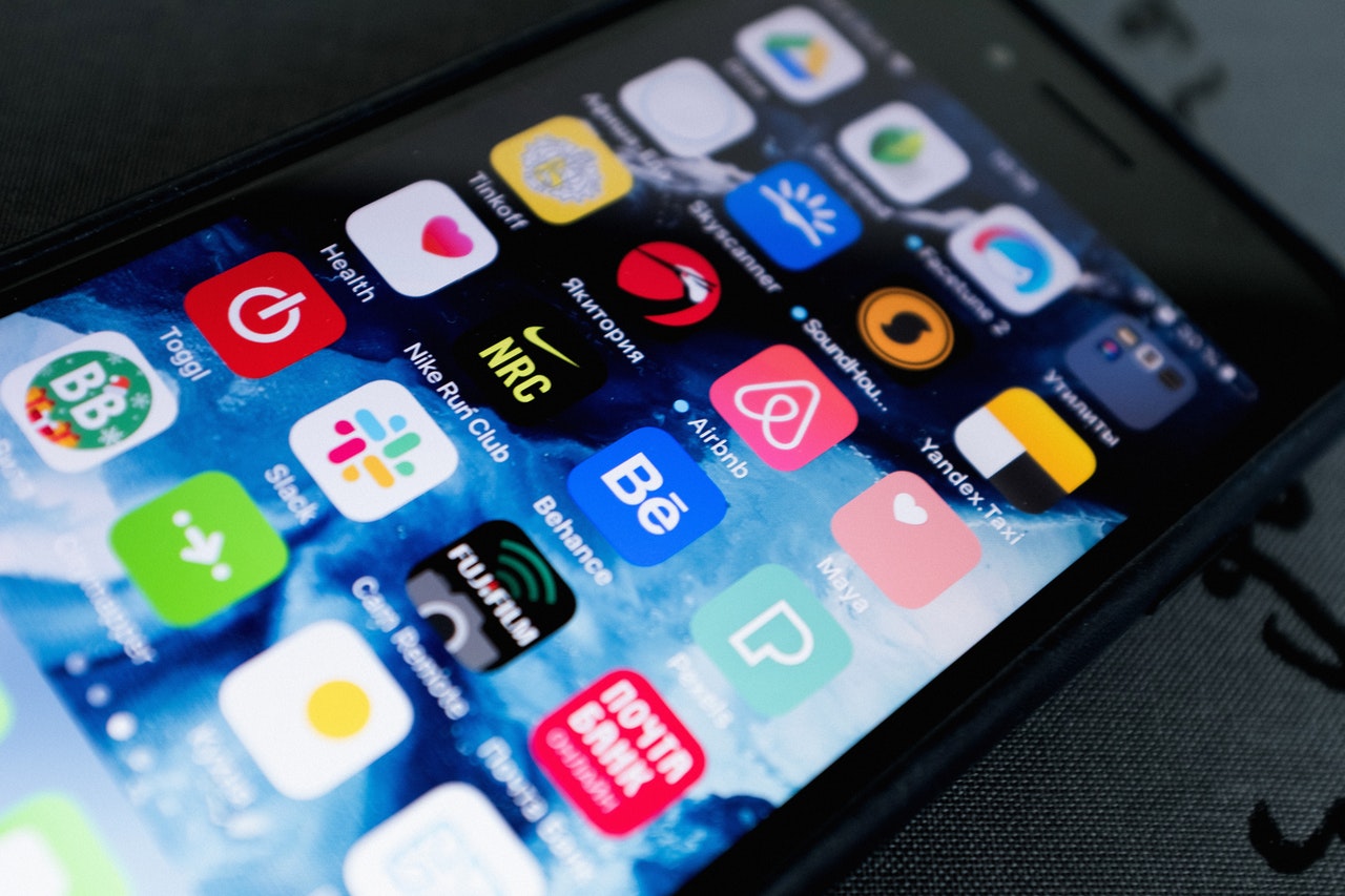 pexels-ready-made-3850263